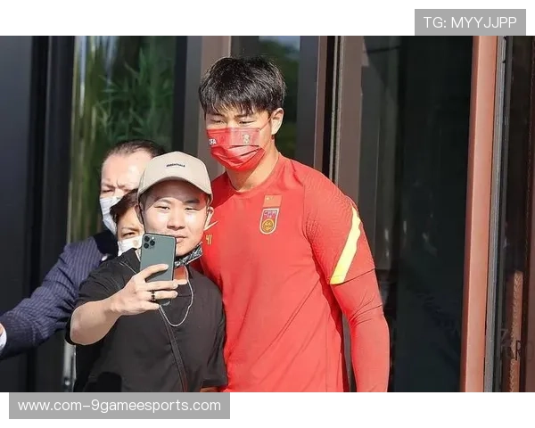 中国足球俱乐部为球星送豪宅引热议：背后深层原因与未来影响分析